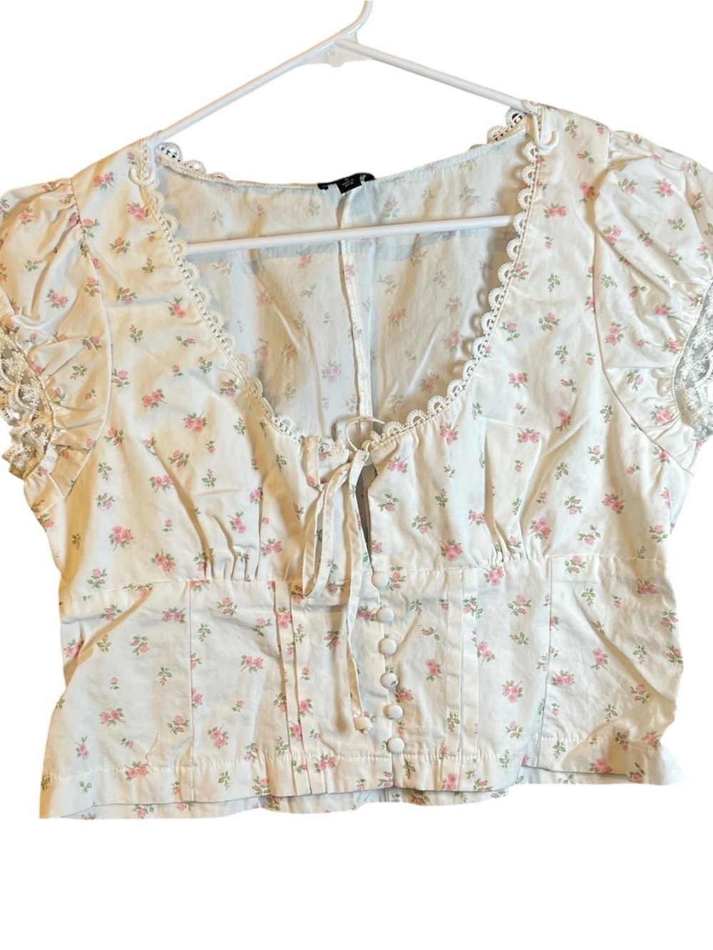 Beverly and Beck Cream Floral Tie-Front Puff Sleeve Crop Top